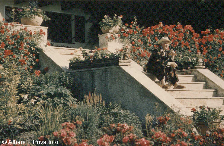 Hans Albers auf seiner Verandatreppe zur frhen Morgenstunden. Das Bild stellte freundlicherweise Hans Albers II zur Verfgung.